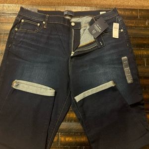 Gap girlfriend fit women’s stretch mid rise size 20 jeans with tags.